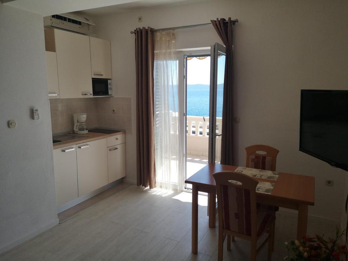 Apartmani California ポドゥゴラ エクステリア 写真