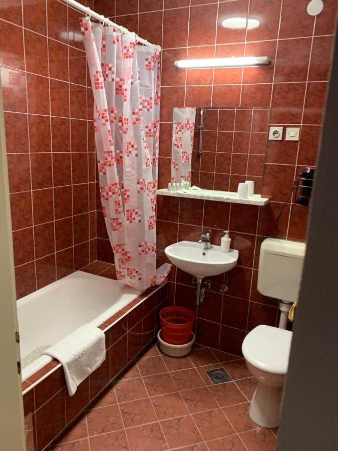 Apartmani California ポドゥゴラ エクステリア 写真